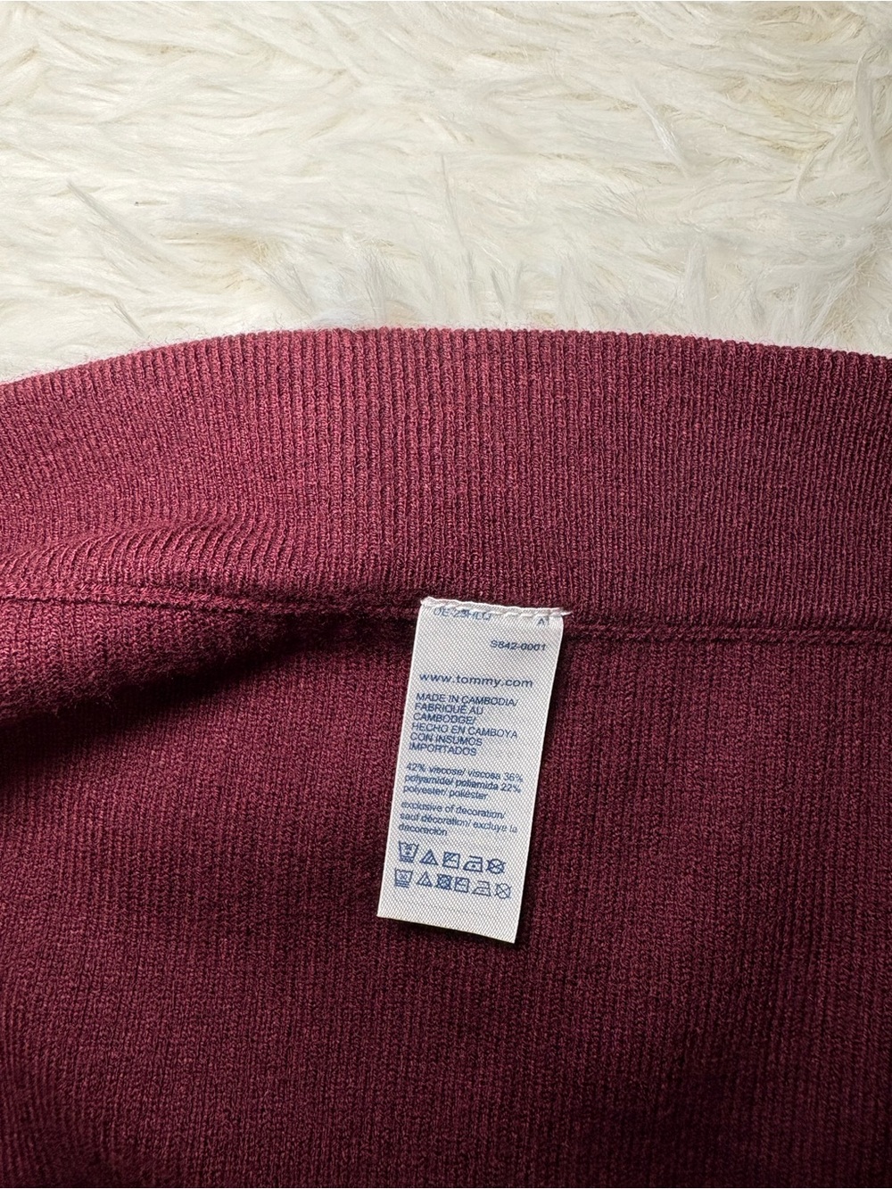 Tommy Hilfiger Women’s Ribbed Midi Skirt in Burgundy - Picture 14 of 14